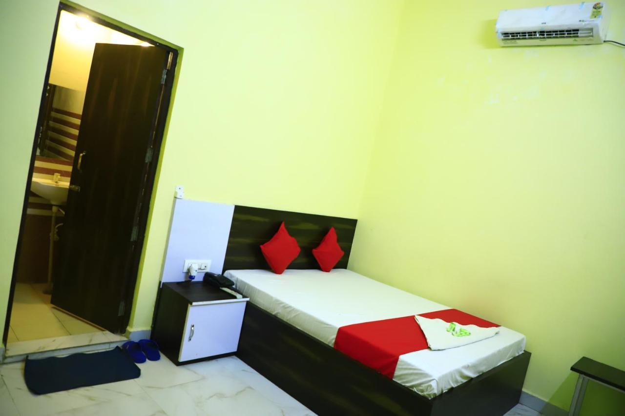 Shivraj Homestay Mathura Bagian luar foto