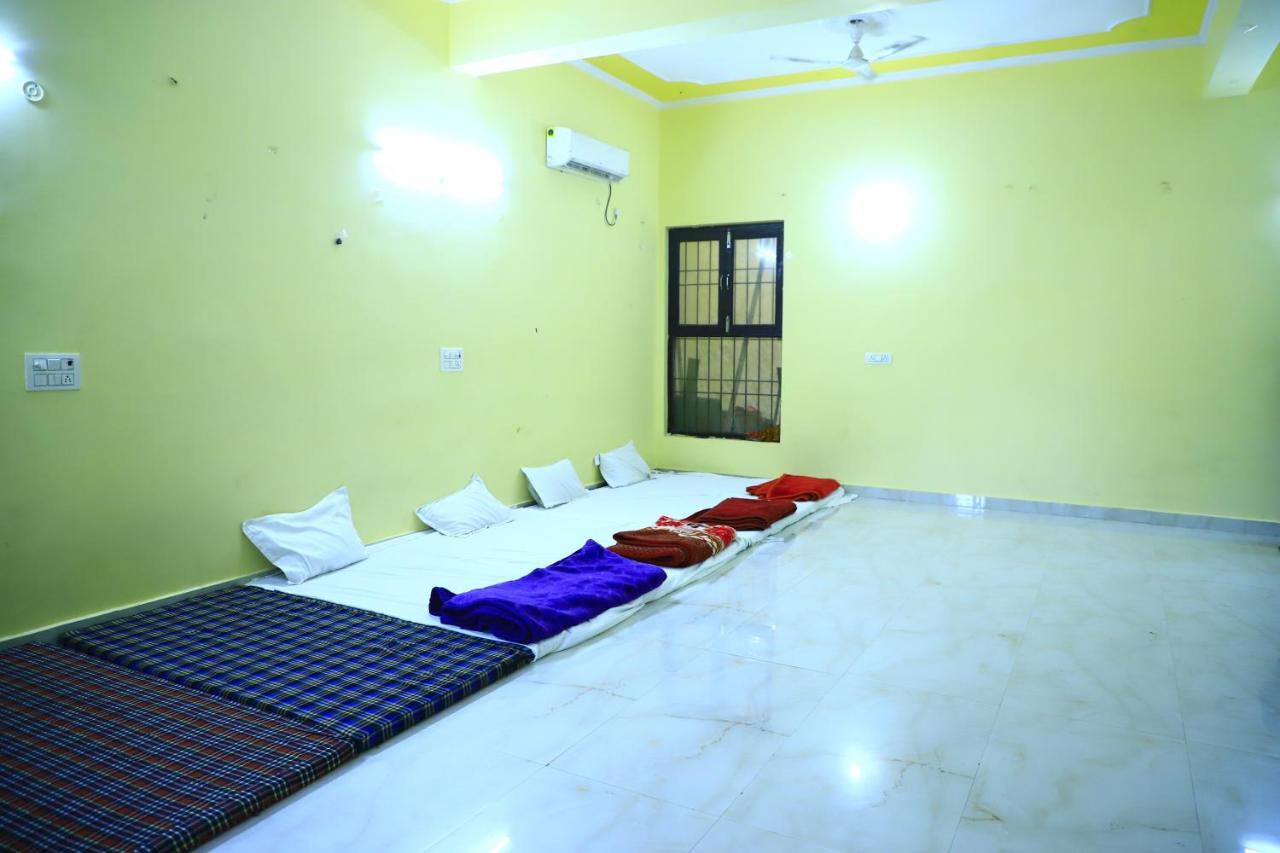 Shivraj Homestay Mathura Bagian luar foto