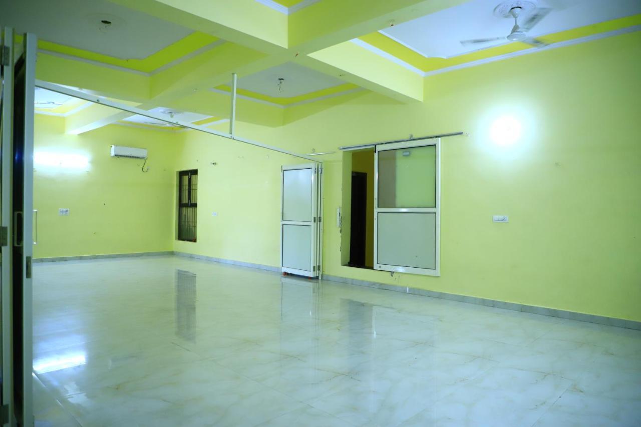 Shivraj Homestay Mathura Bagian luar foto