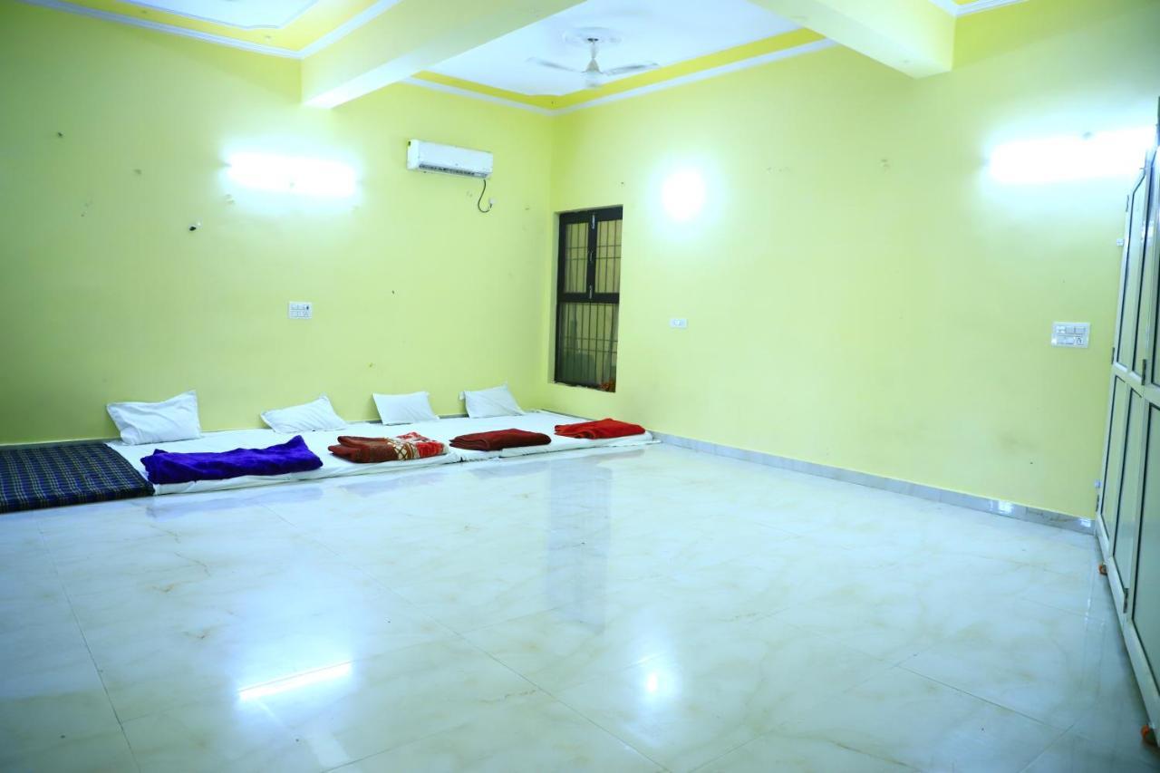 Shivraj Homestay Mathura Bagian luar foto