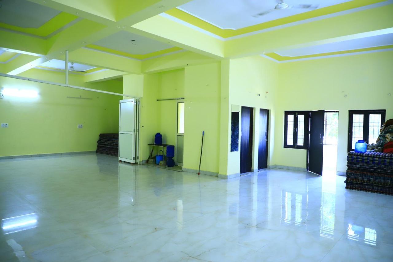Shivraj Homestay Mathura Bagian luar foto