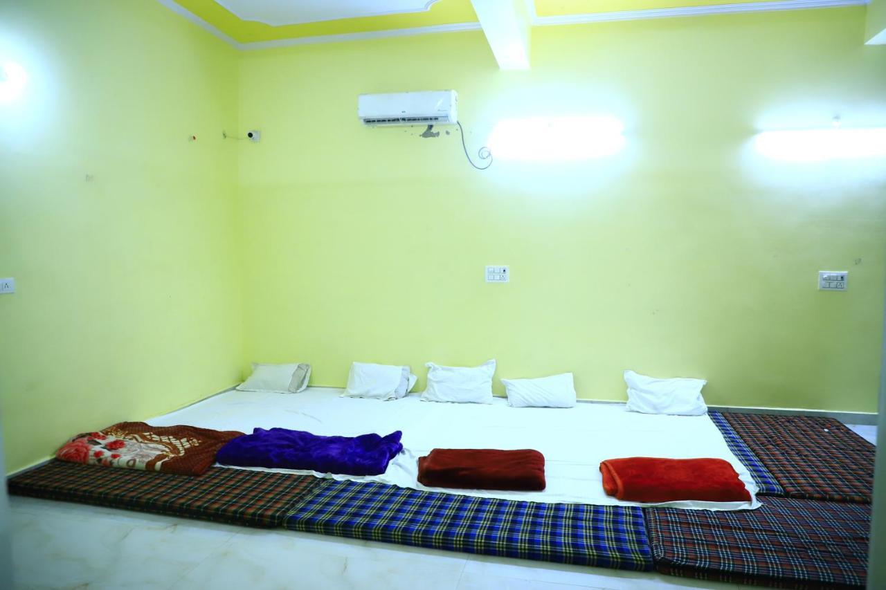 Shivraj Homestay Mathura Bagian luar foto