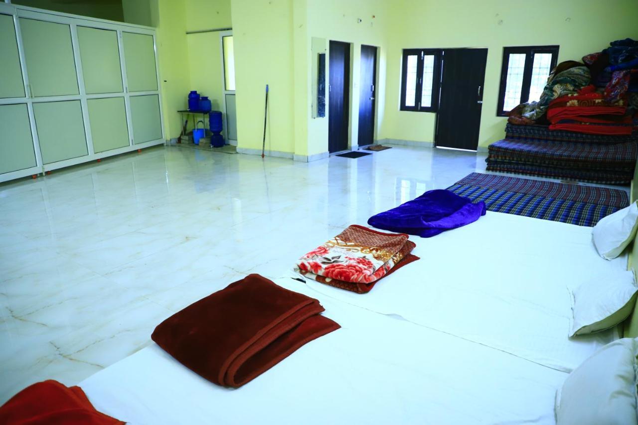 Shivraj Homestay Mathura Bagian luar foto