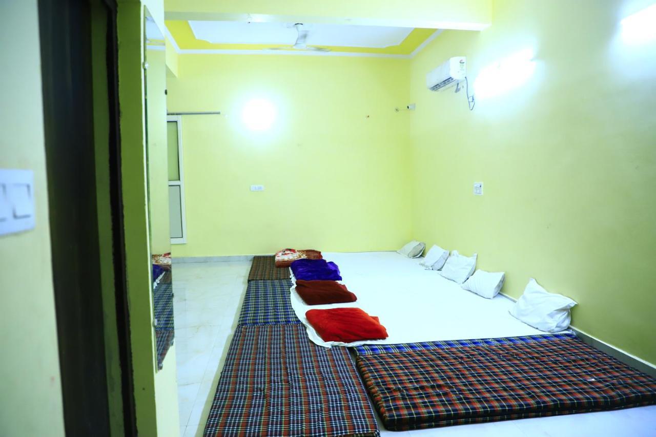 Shivraj Homestay Mathura Bagian luar foto