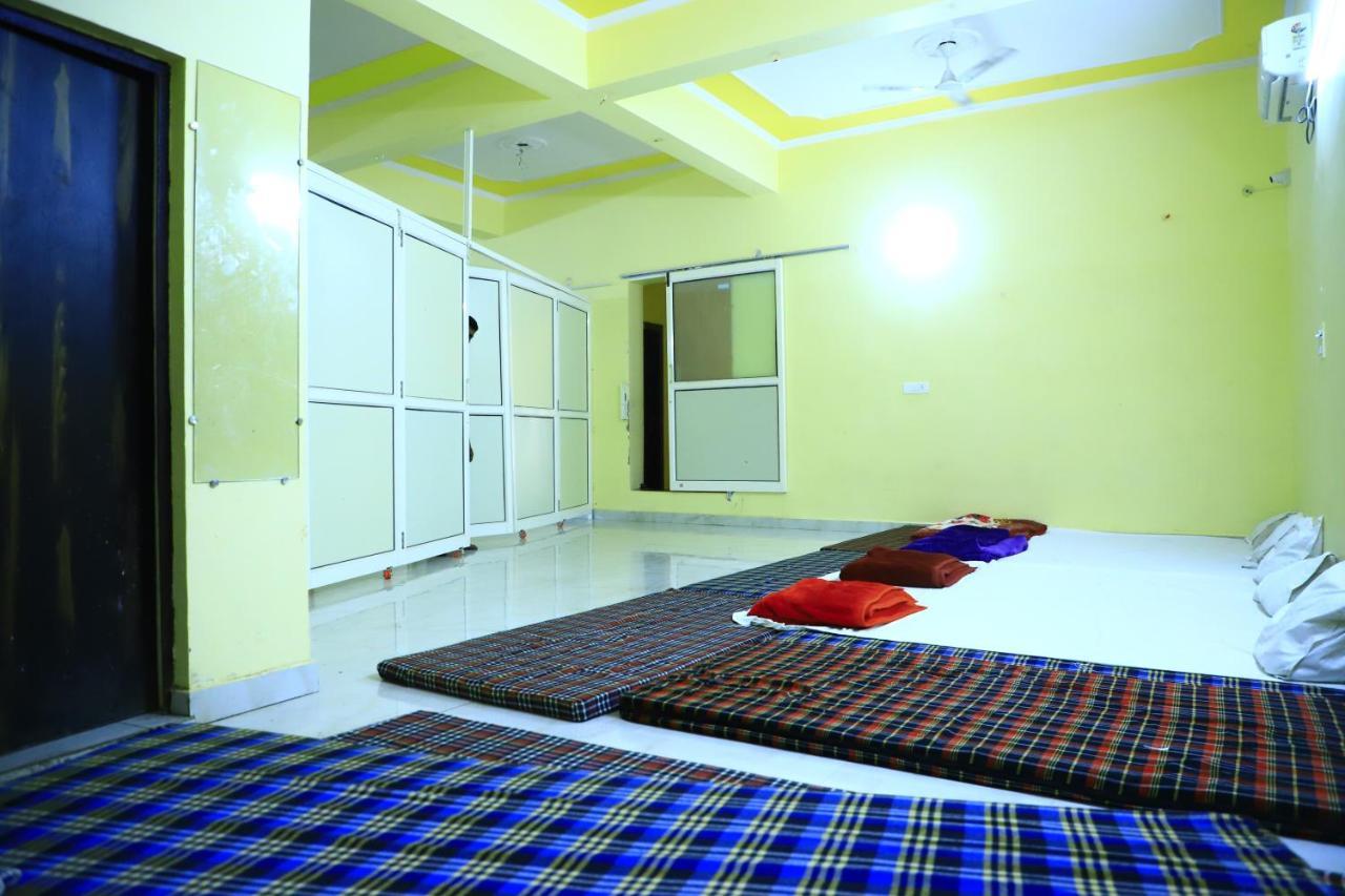 Shivraj Homestay Mathura Bagian luar foto