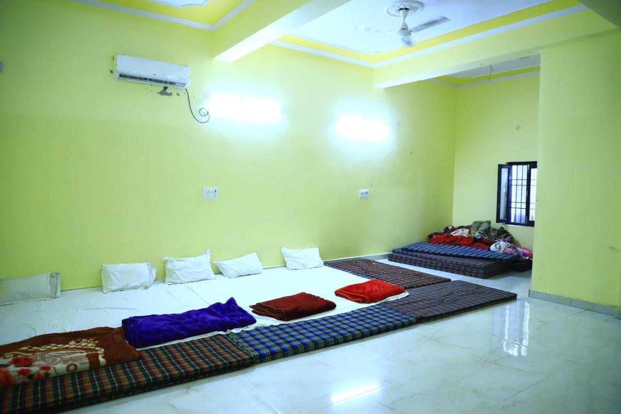 Shivraj Homestay Mathura Bagian luar foto