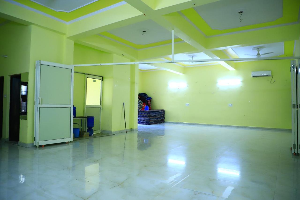 Shivraj Homestay Mathura Bagian luar foto