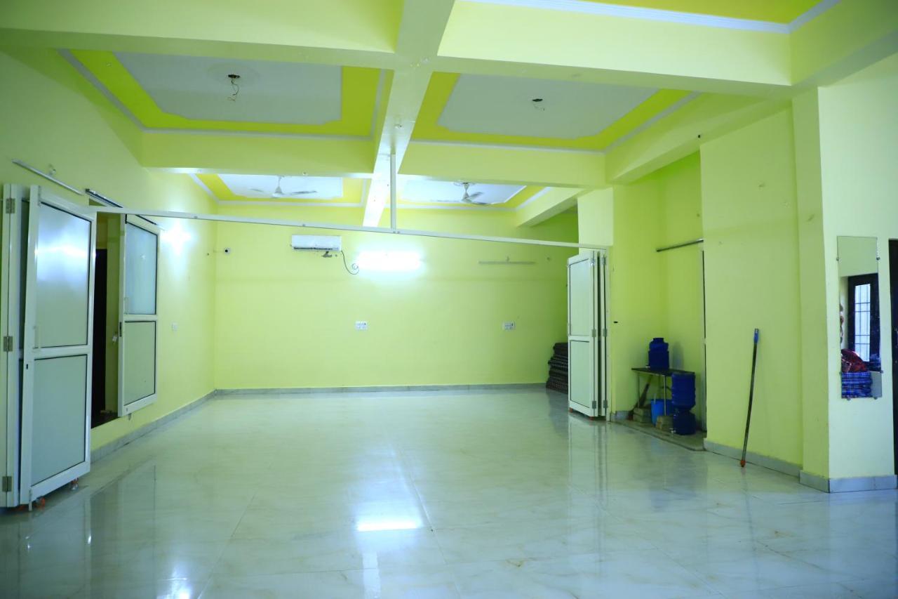 Shivraj Homestay Mathura Bagian luar foto