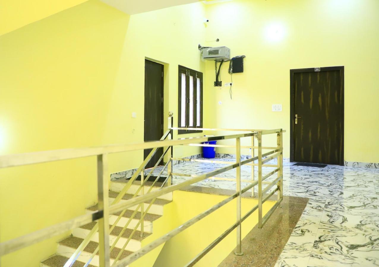 Shivraj Homestay Mathura Bagian luar foto