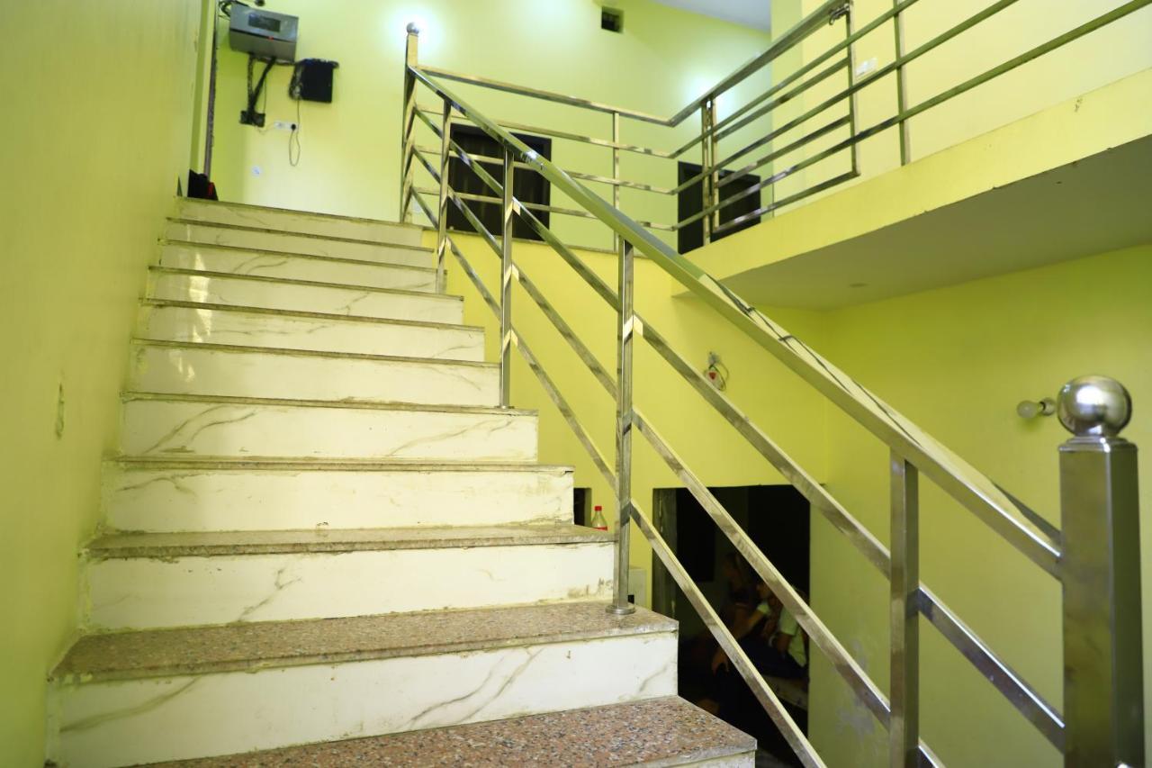 Shivraj Homestay Mathura Bagian luar foto